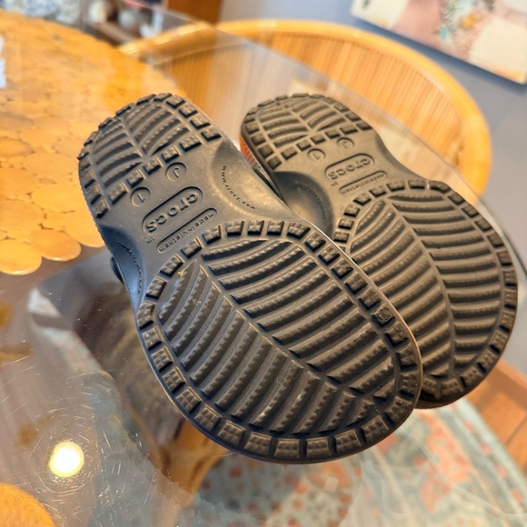 ❤️4 for $25 CROCS Kids Rainbow Water Shoes - Picture 4 of 4